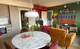 Stylish Apartment In A Fun Neighborhood
